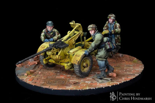 Détail d'un canon Flak 30 avec servants Fallschirmjäger en tenue de camouflage, figurine historique pour wargames Seconde Guerre mondiale, qualité impression 3D RKX Miniatures.