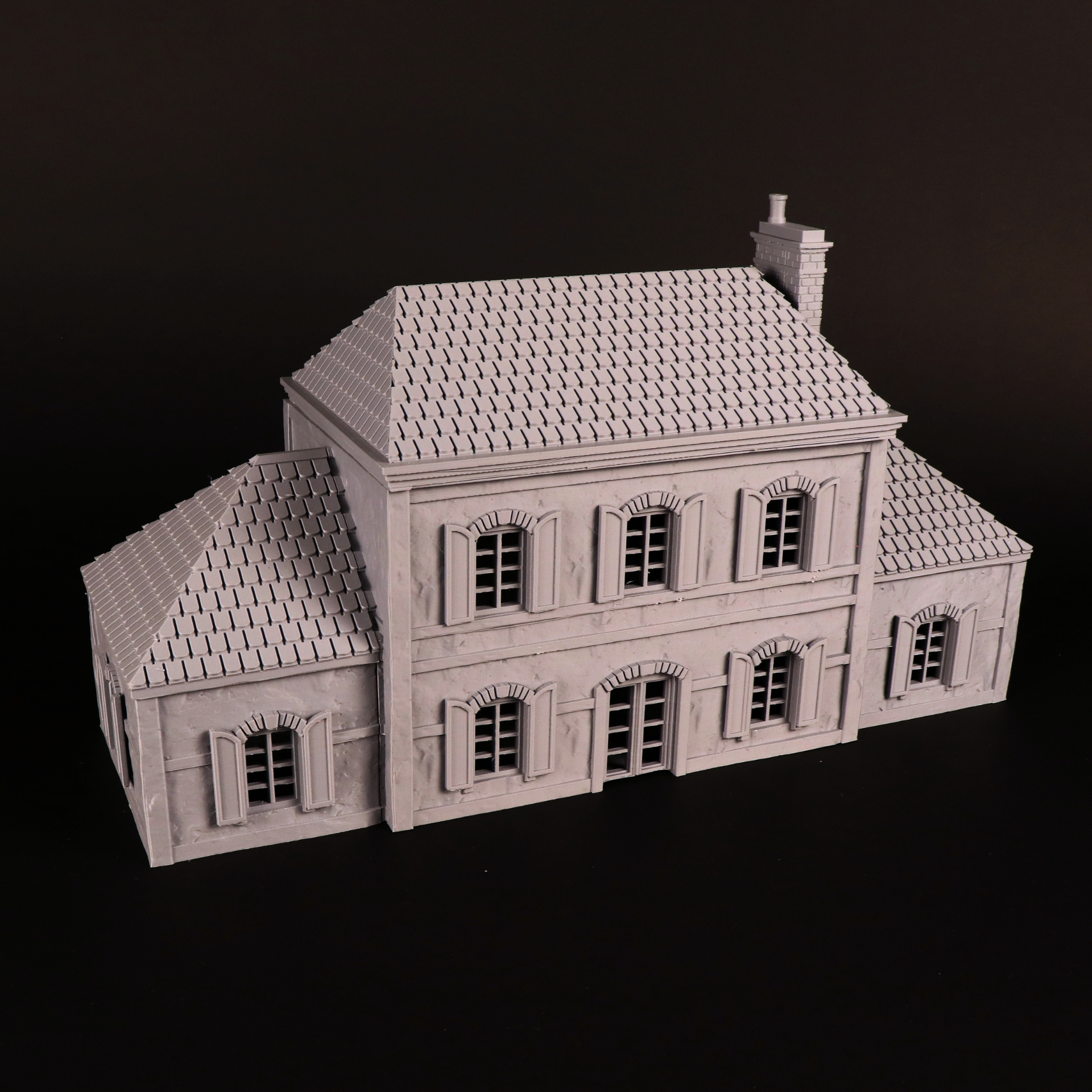 Vue arrière de la Breville School House, décor de village normand pour jeu de figurines historique 28 mm