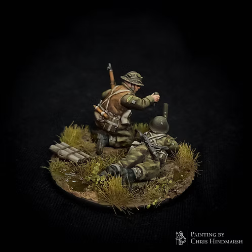 Vue arrière de l'équipe Canadian 2" Mortar Team RKX Miniatures montrant les servants du mortier léger en résine 28 mm.