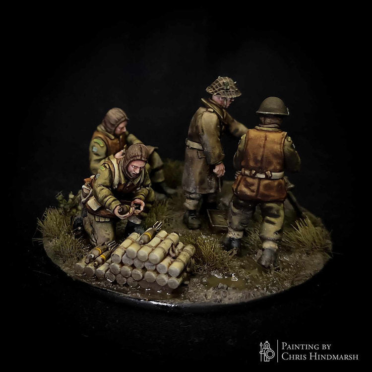 Vue aérienne de l'équipe Canadian 3" Mortar Team RKX Miniatures avec mortier, servants et munitions en résine 28 mm.