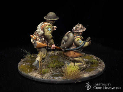 Vue arrière de l'équipe Canadian Flamethrower Team RKX Miniatures montrant le réservoir dorsal du lance-flammes en résine 28 mm.