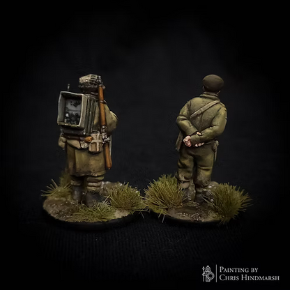 Vue arrière de l'équipe Canadian HQ Team RKX Miniatures montrant l'équipement de l'officier et de son observateur en résine 28 mm.