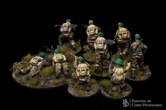 Vue arrière de la Commando Rifle Section de RKX Miniatures montrant les commandos britanniques et leur équipement en 28 mm.