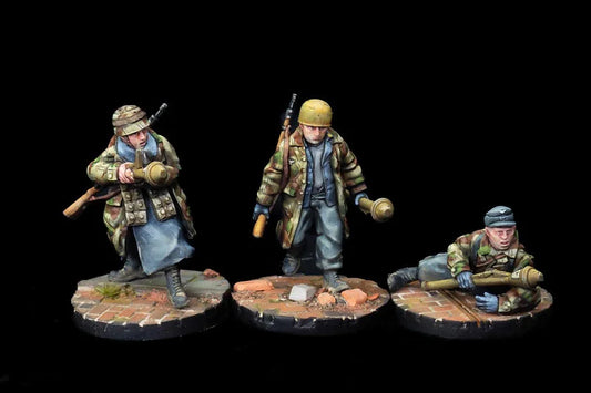 Détail des armes automatiques de l'escouade de parachutistes allemands, incluant FG42 et MG42, figurines impression 3D haute résolution pour wargame.