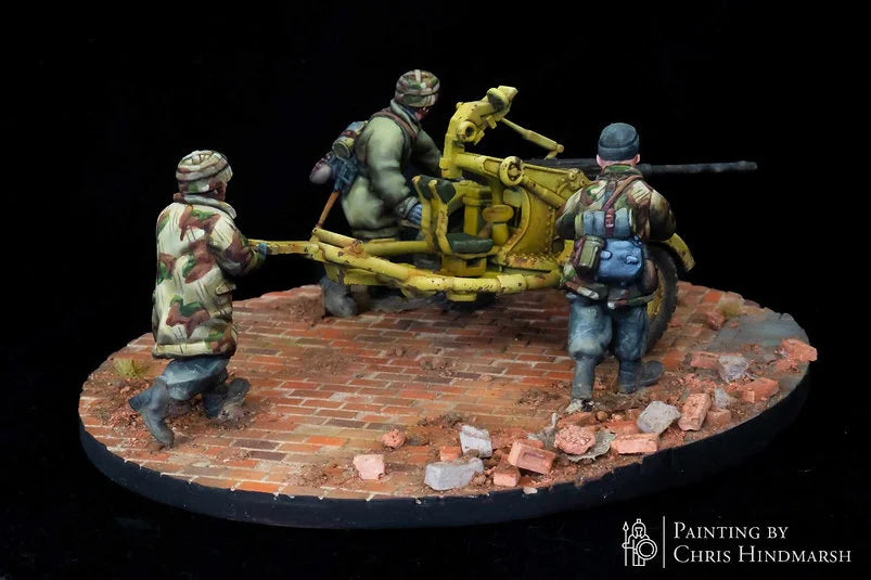Vue arrière de l'unité Flak 30 Fallschirmjäger sur socle urbain pavé, matériel de défense antiaérienne allemande pour Bolt Action et Chain of Command, échelle 1/56.