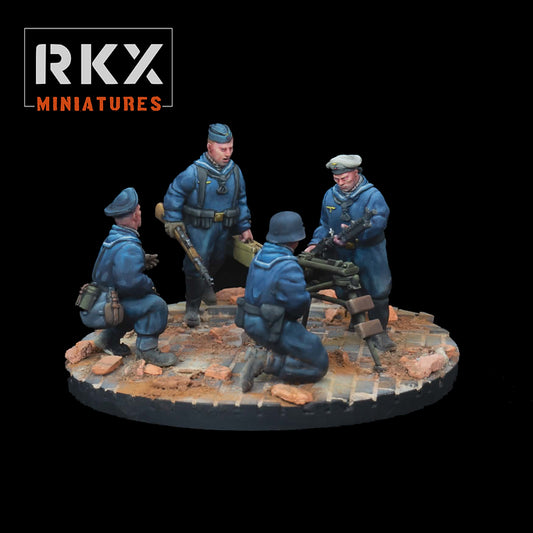Équipe de mitrailleuse Kriegsmarine MG Team 28mm en résine par RKX Miniatures vue de face.