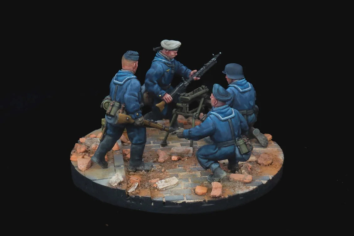 Détail des servants et pourvoyeurs de l'équipe MG Kriegsmarine 28mm en uniforme de marine.