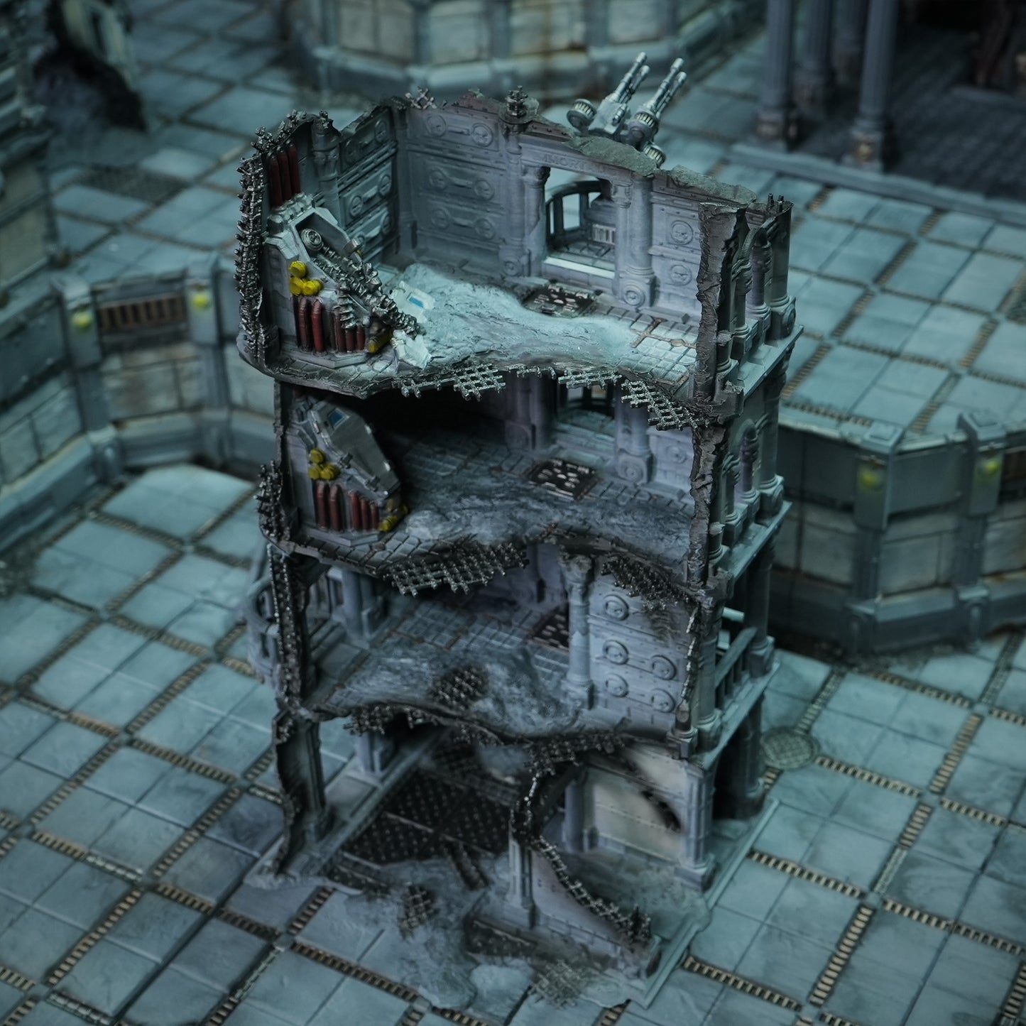 Mortuary Ruin, bâtiment impérial en ruine avec plusieurs niveaux jouables pour jeux de figurines 28 à 32 mm.