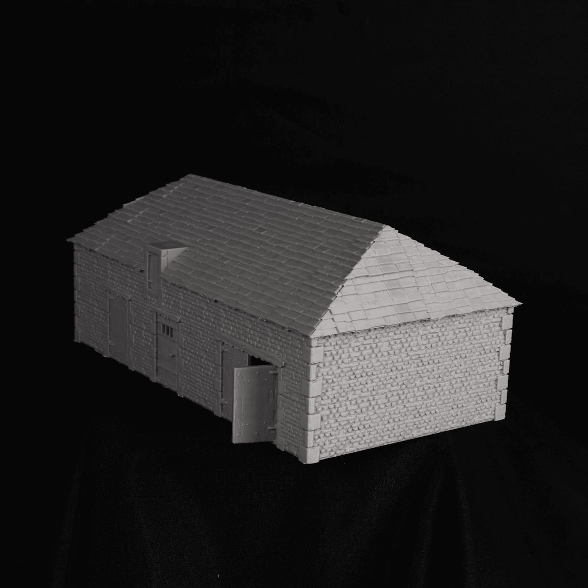 Façade de la Small Stable avec portes battantes, décor de ferme normande pour wargame 28 mm