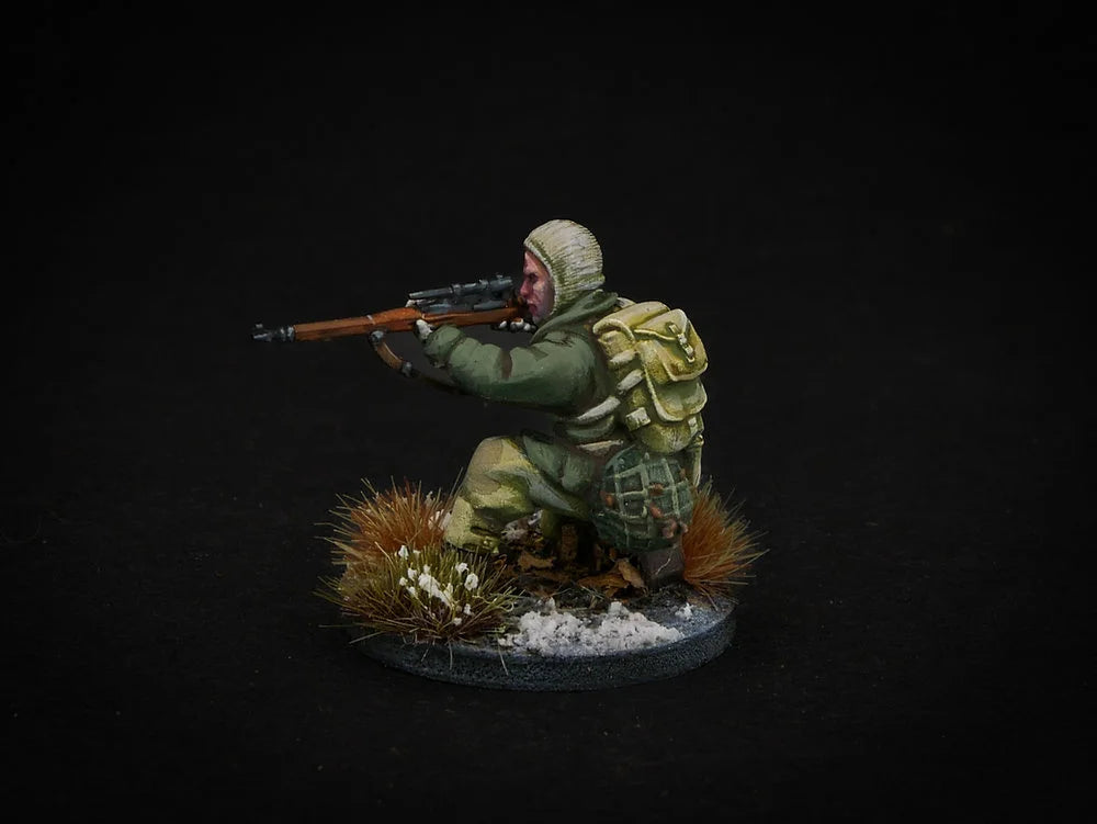 Figurine de sniper américain de la Seconde Guerre mondiale en tenue d'hiver, échelle 28mm.