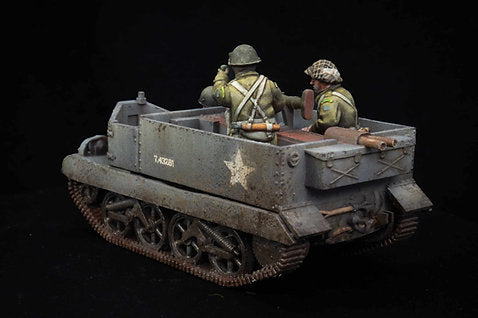 T16 Carrier britannique 28 mm avec équipage vue arrière, véhicule bolt action
