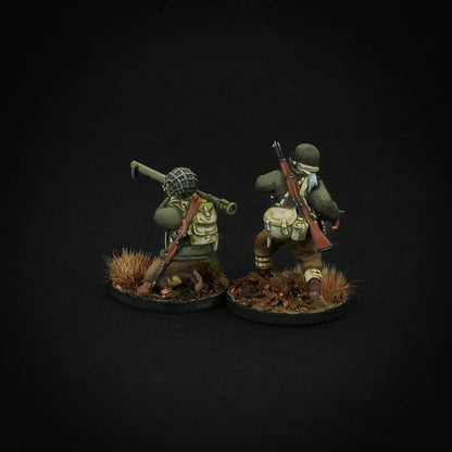 Détail du tireur et du chargeur de bazooka US Army en tenue d'hiver, figurine 28mm.